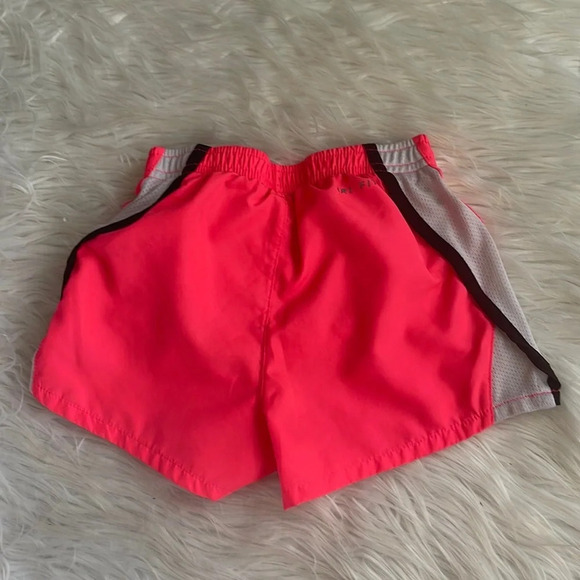 Girl’s Nike dri- fit pink shorts 4T - Picture 2 of 3
